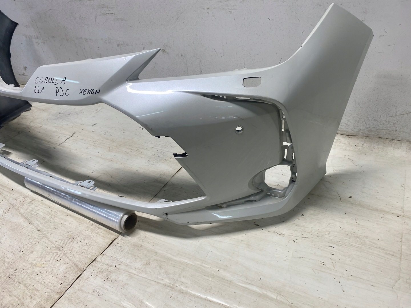FRONTSTOSSSTANGE TOYOTA COROLLA E21 XENON PDC 19