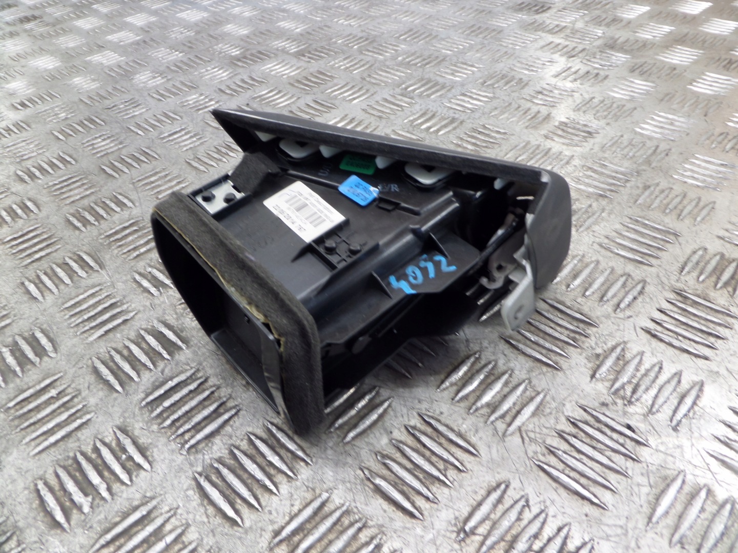 grid air conditioning devices left NISSAN QASHQAI II J11