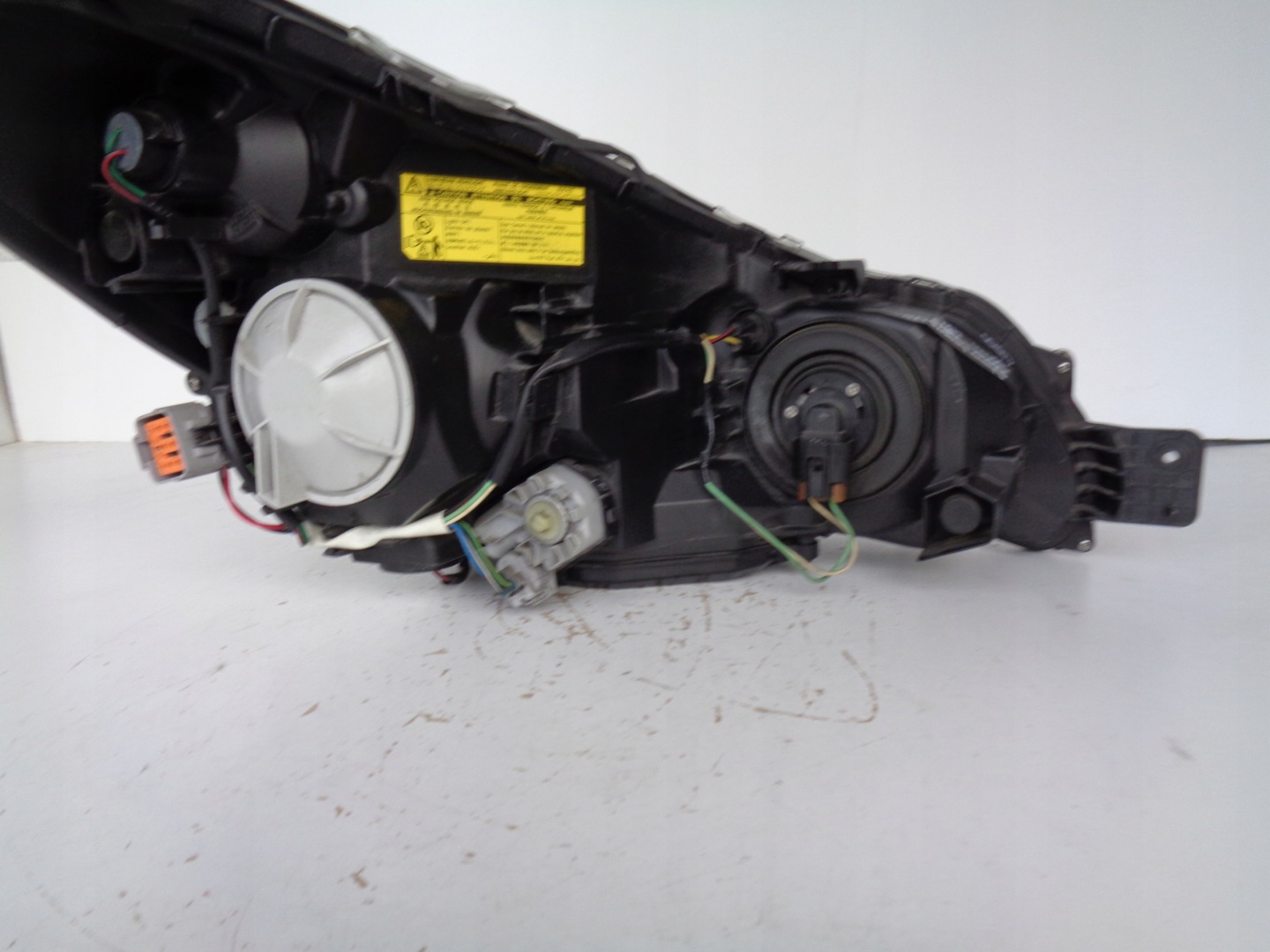 light left REFLEKTOR SUBARU LEGACY 09- XENON