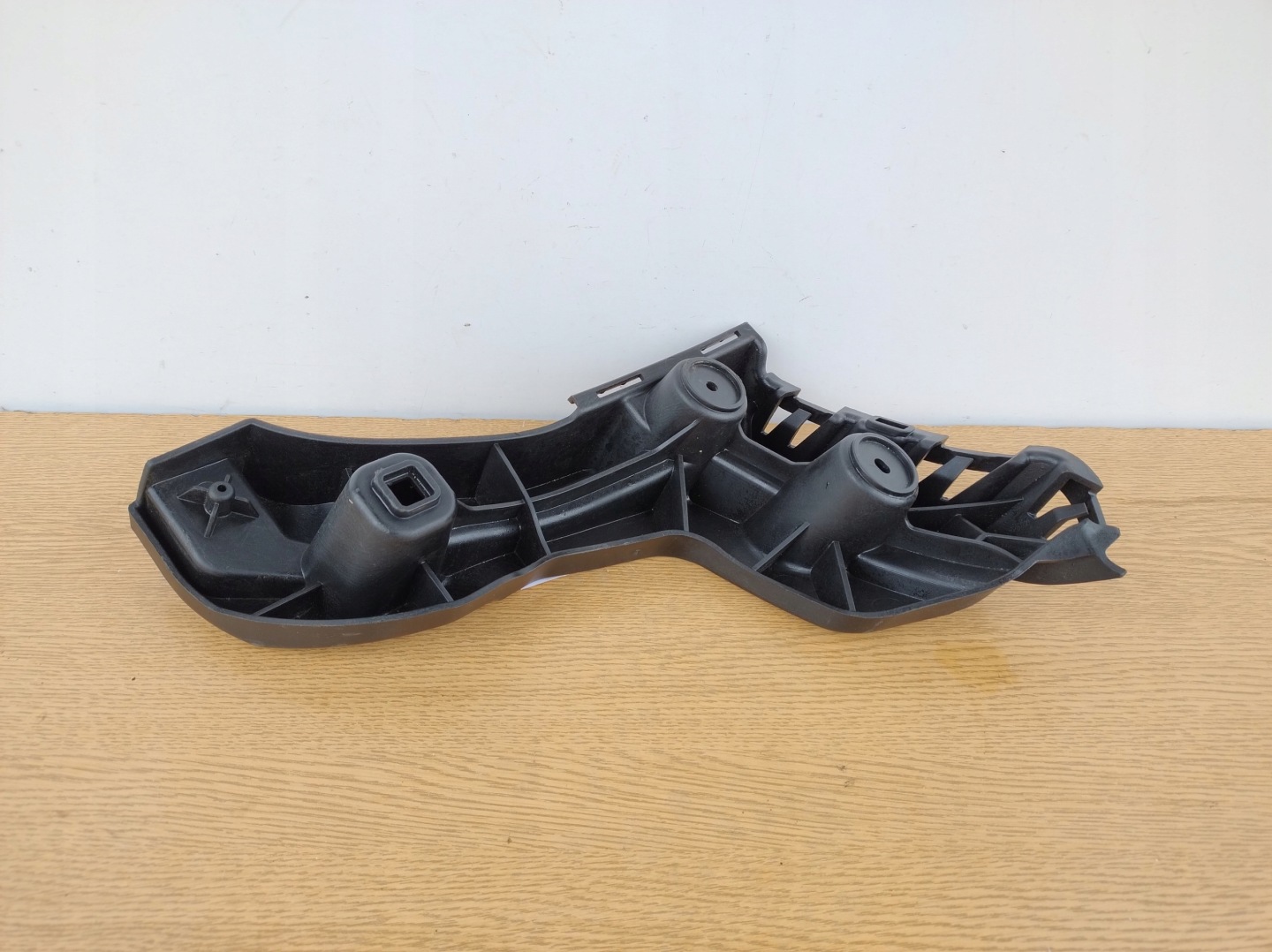 AUDI A6 C8 4K KOMBI bumper bracket left rear part bracket