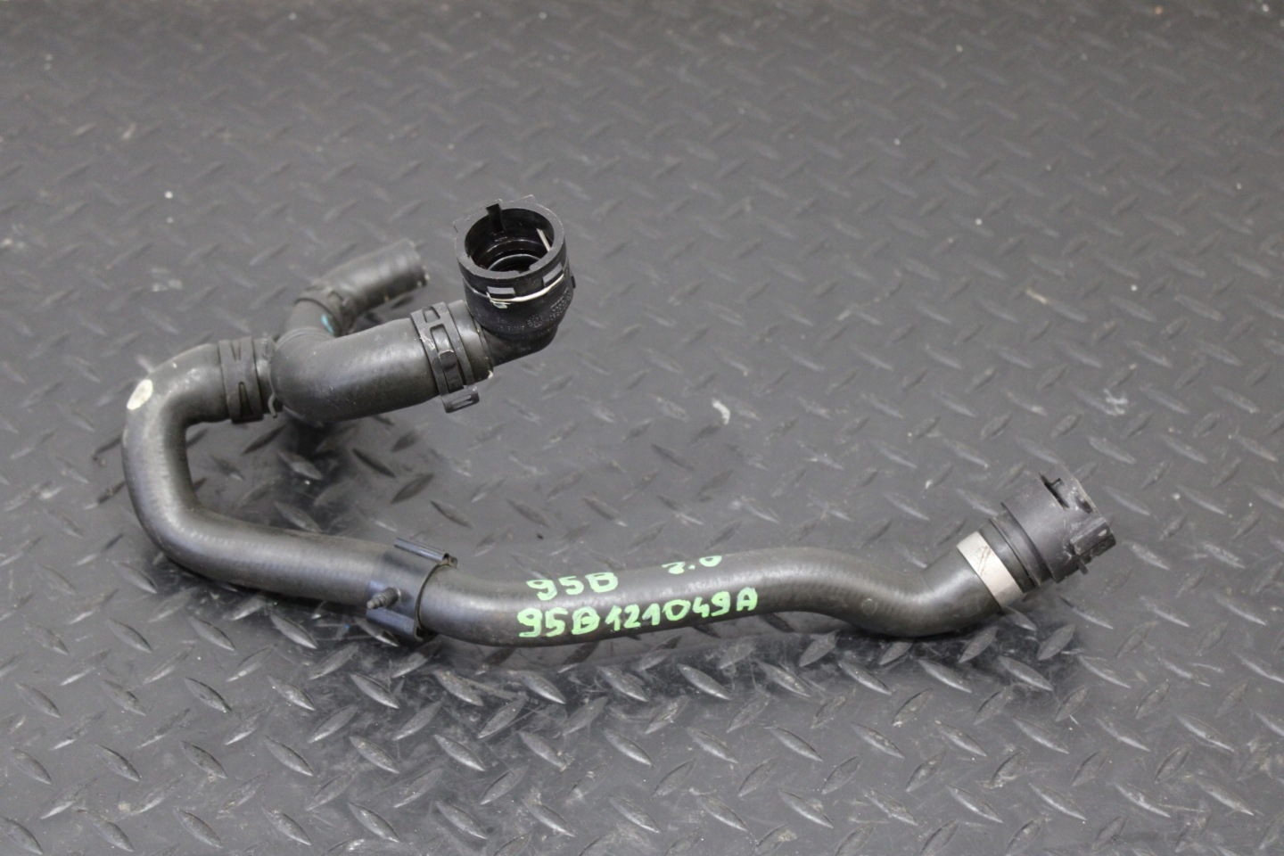 crijevo prijenos vode PORSCHE MACAN 95B 95B121049A