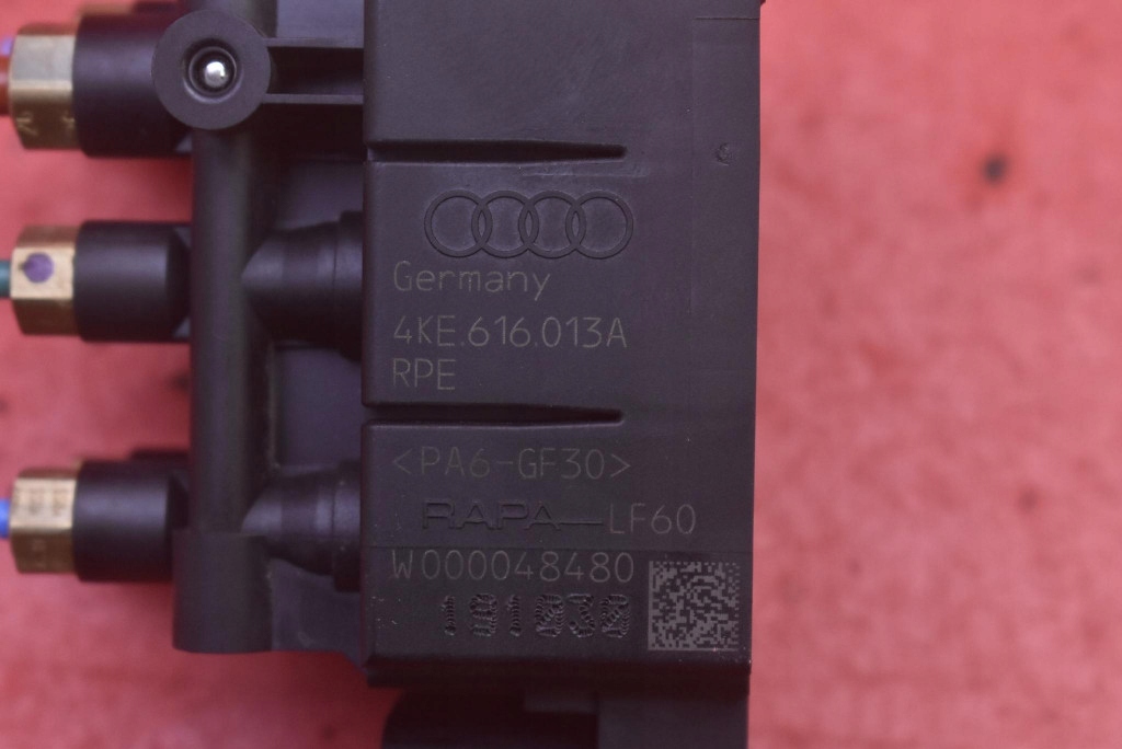ROZDZIELACZ springing 4KE616013A AUDI E-TRON 55 408 KM 18-21