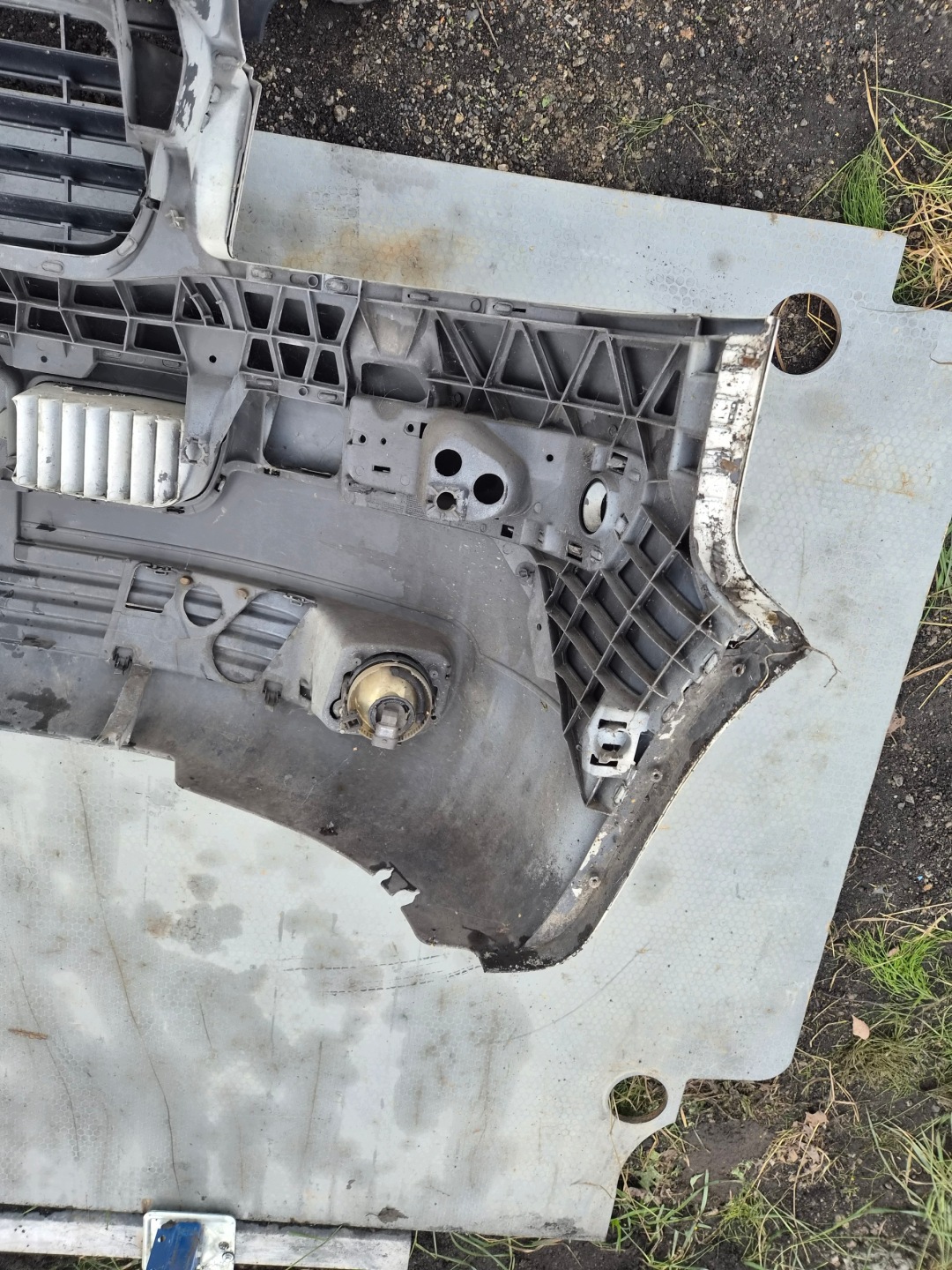VW T5 Frontstoßstange vorne Caravelle Multivan bialy
