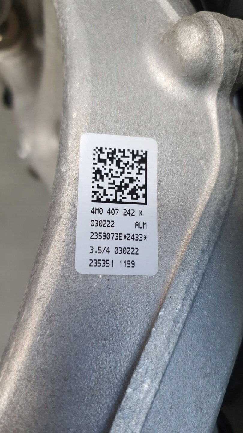 Audi Q8 swing right front front 4M0407242K 4M0407560