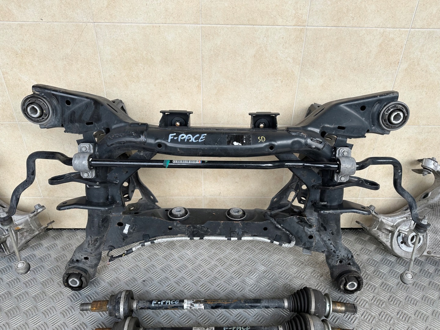 AXLE BEAM REAR JAGUAR F-PACE 2.0 BZ 2019 ROK
