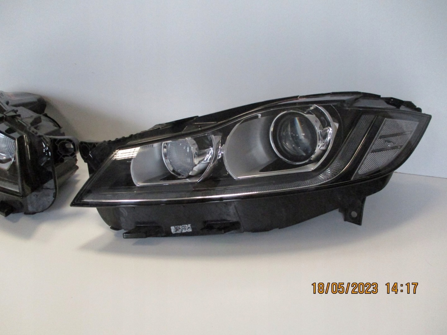 light BIXENON JAGUAR F PACE ANGLIK right