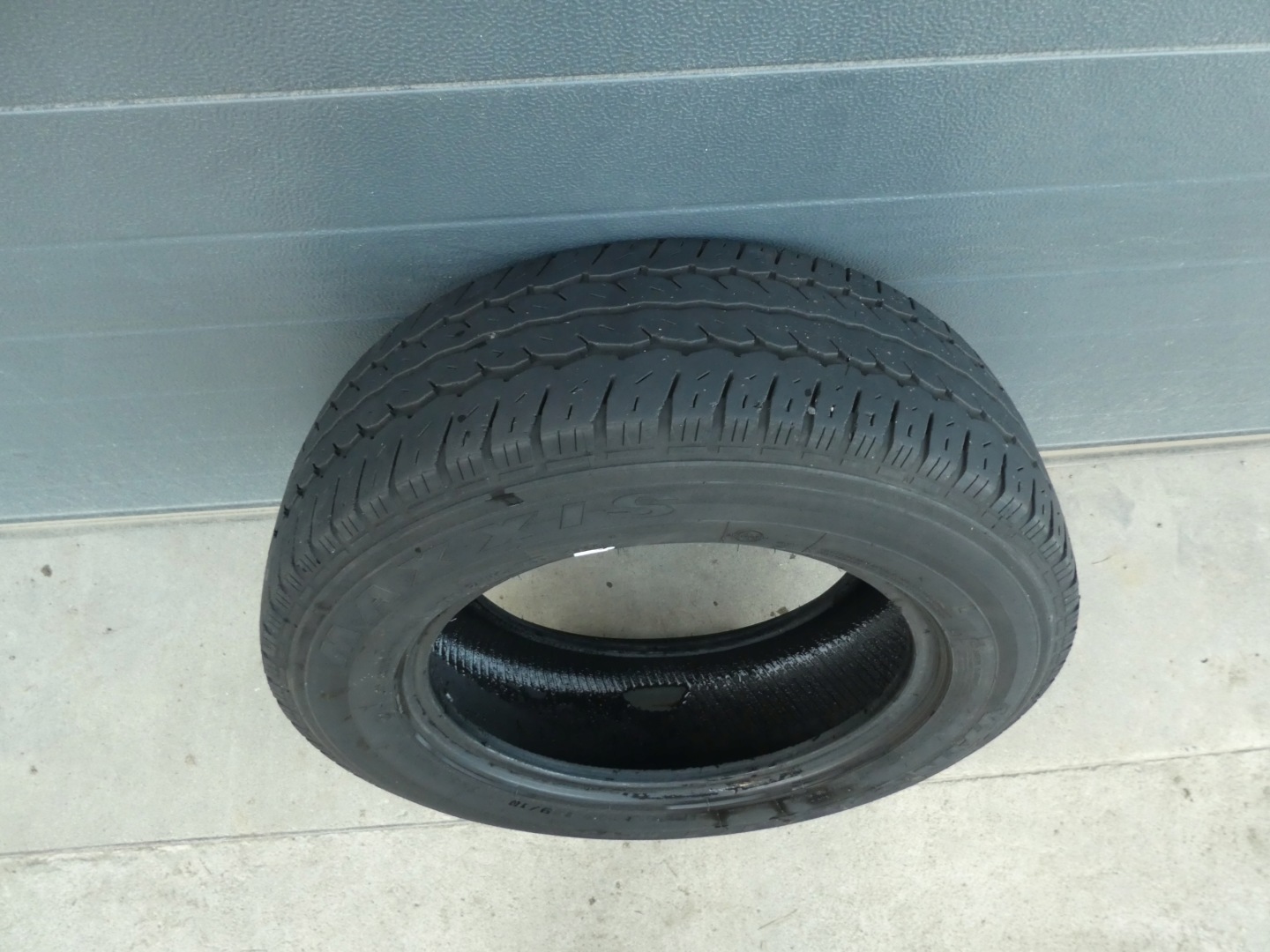 1X Reifen Maxxis 215/65/16C 2020R