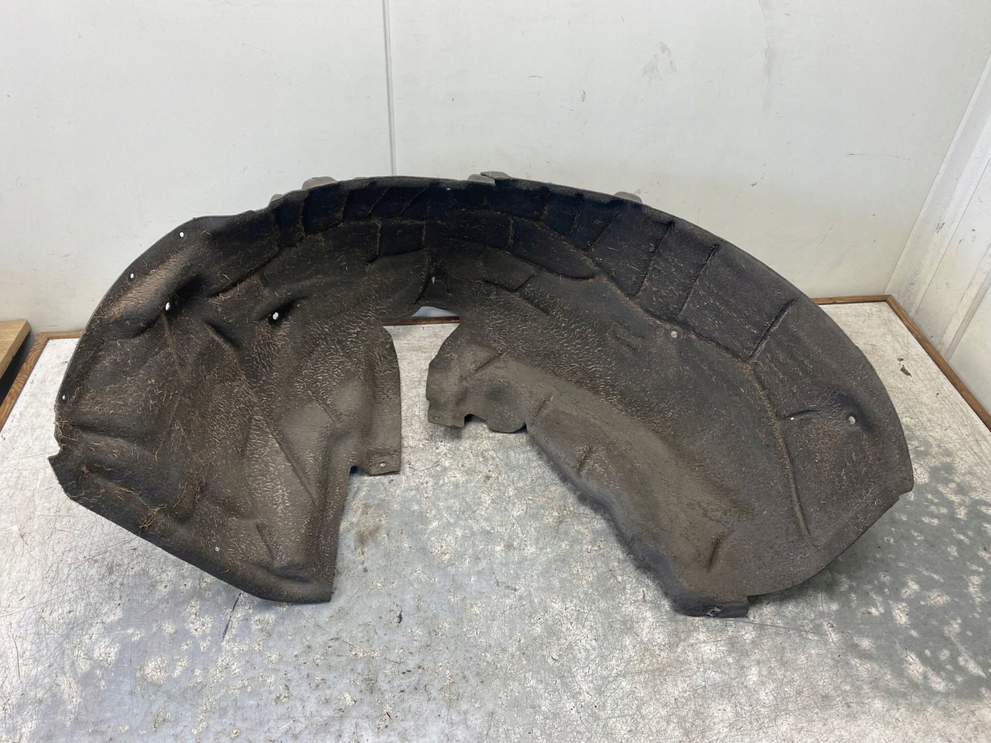 AUDI A4 B9 mudguard right rear part 8W0810172G