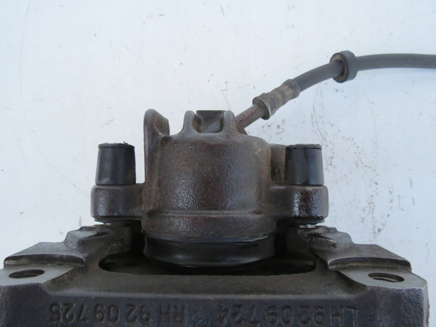 caliper right front VOLVO XC70 II CROSS AWD 2.4D 185KM 2000-2007r RH9209724