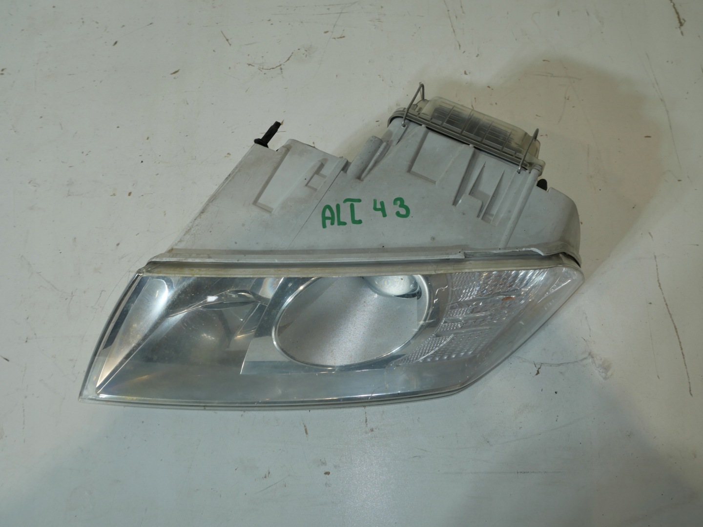 SKODA OCTAVIA II light XENON left front 1Z1941017N