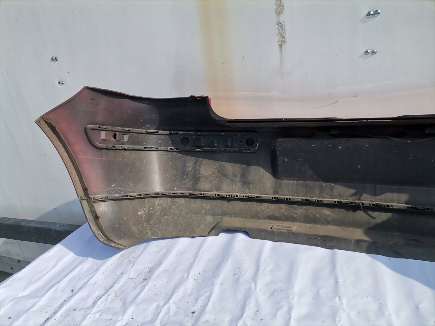 VW GOLF IV lökhárító far hátsó CZERWONY