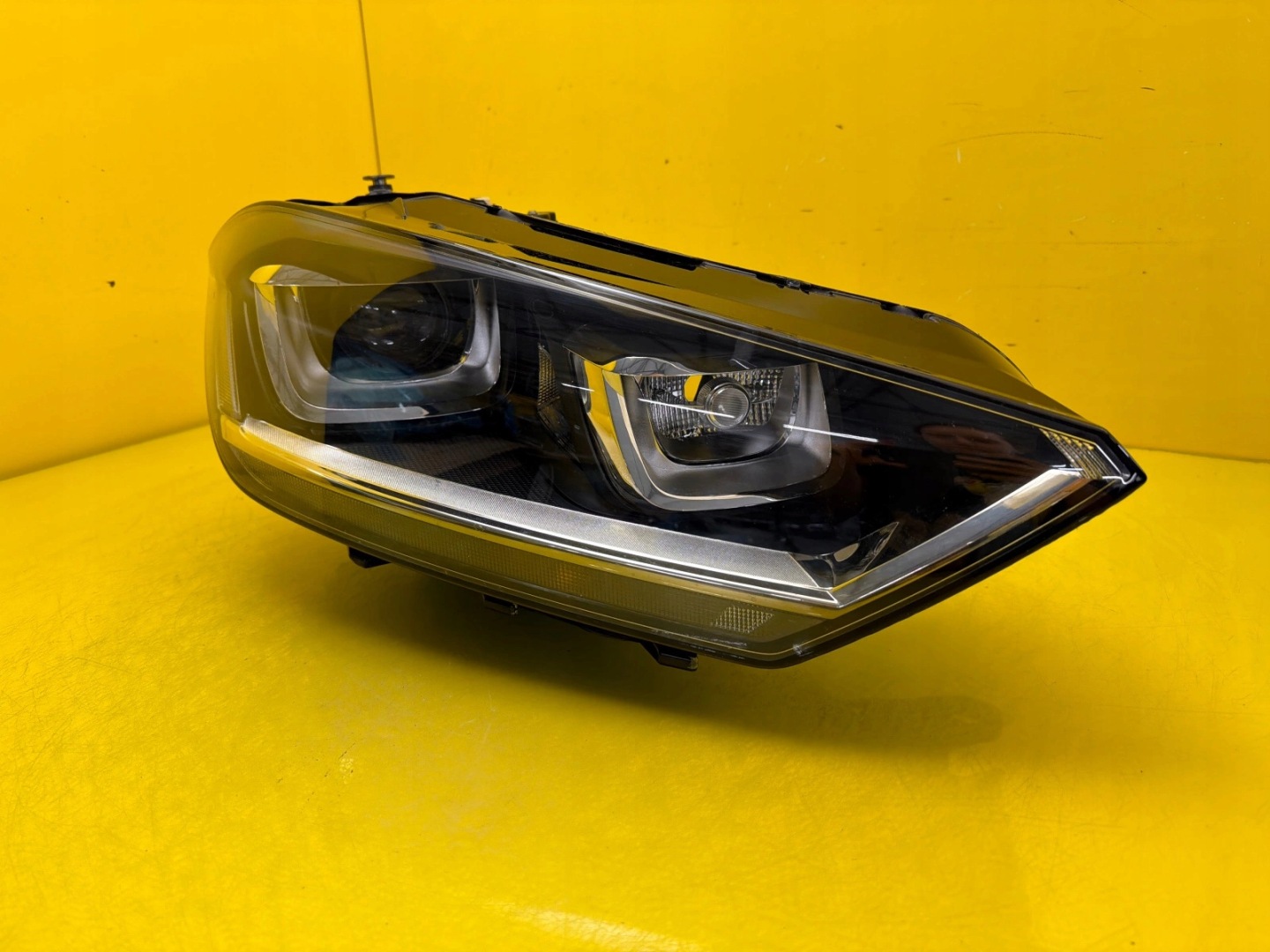 light right VW Golf Sportsvan Xenon Led 517941032B