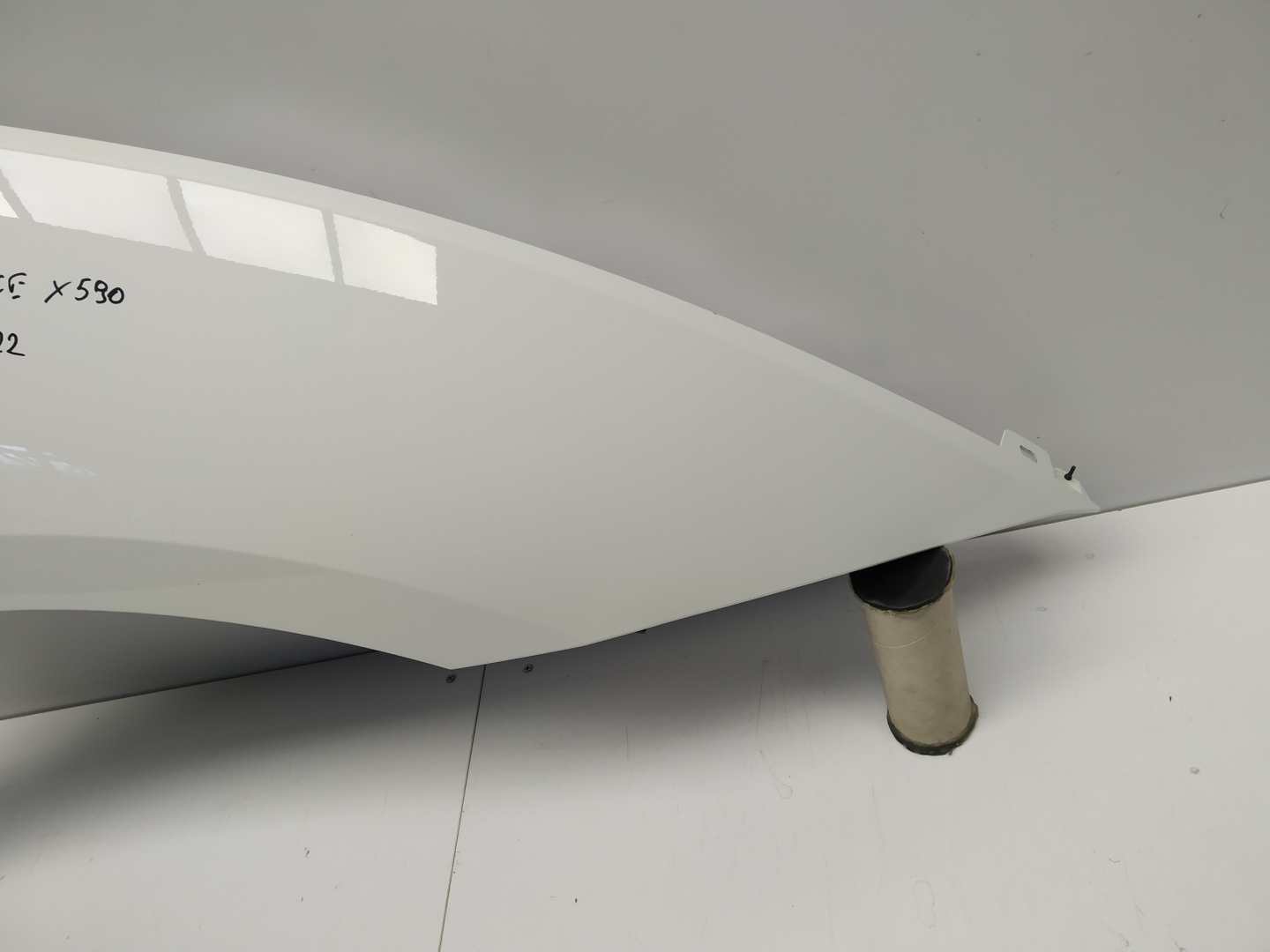 2018r + Jaguar and Pace X590 fender front right front original Bialy