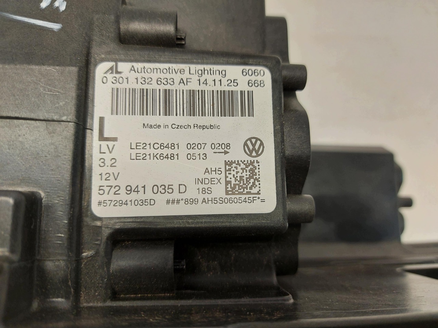 VW Tiguan III 571 2025r. light left front 572941035D RHD