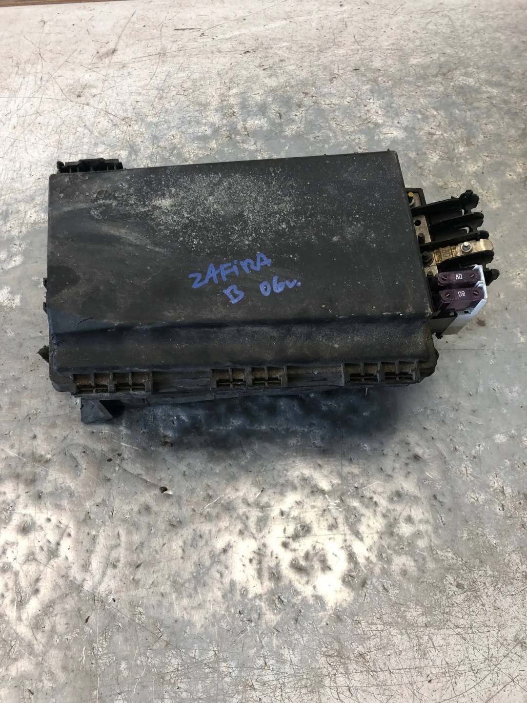 Module fusibles OPEL ZAFIRA B 13206751