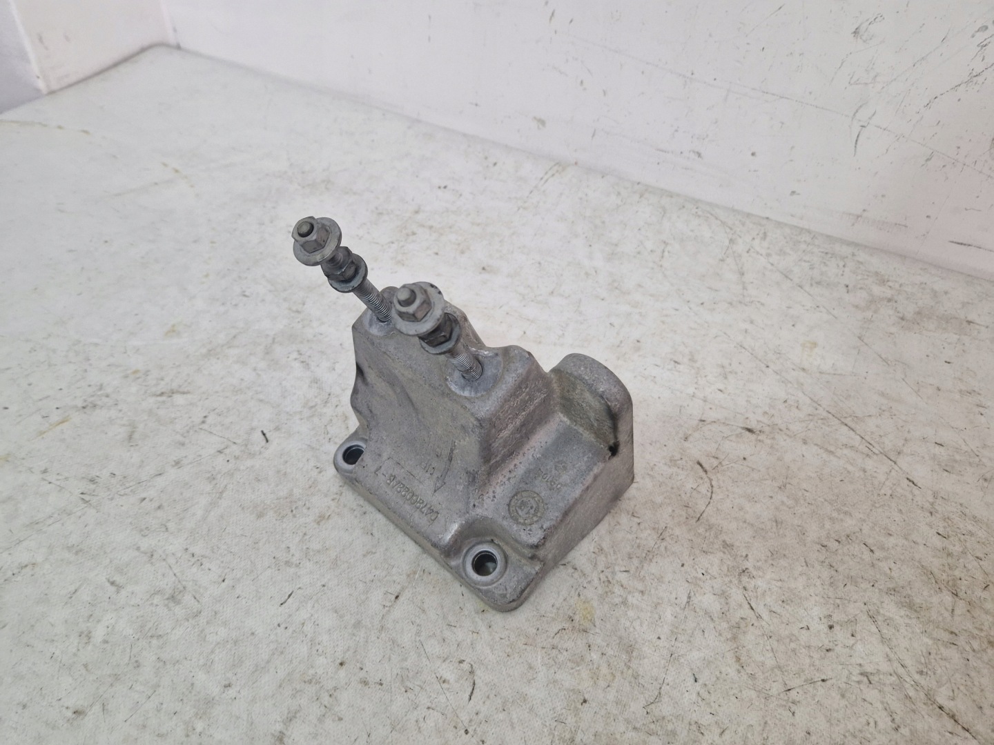 DODGE CHALLENGER CHARGER 15- 3.6 holder holder of the engine right 04726022AB