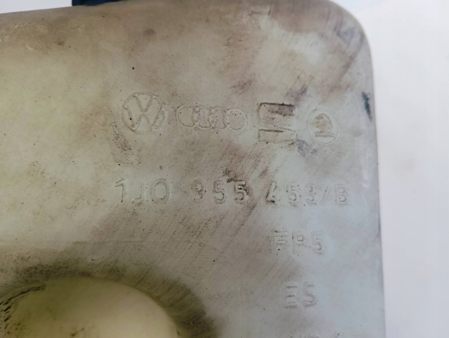 washer fluid tank Volkswagen Golf IV 1.9 TDI 1J0955453B