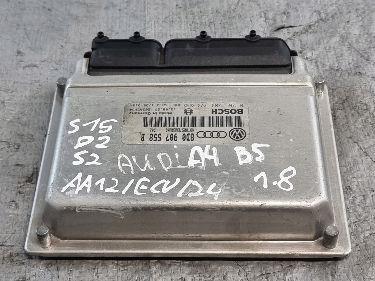 control unit computer of the engine OE 8D0907558B AUDI A4 B5 1.8B