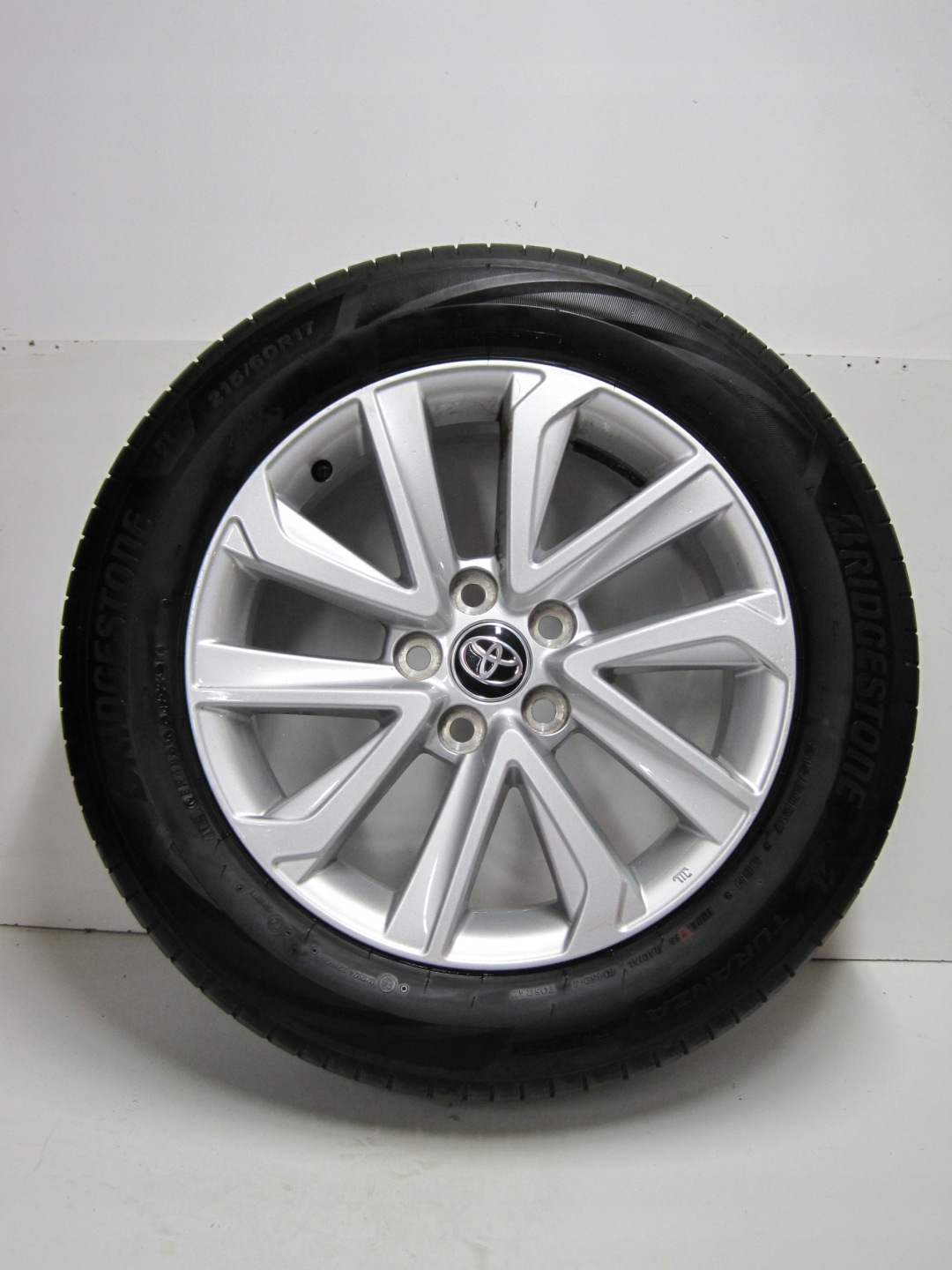 wheels discs tyres TOYOTA COROLLA CROSS R17 23R