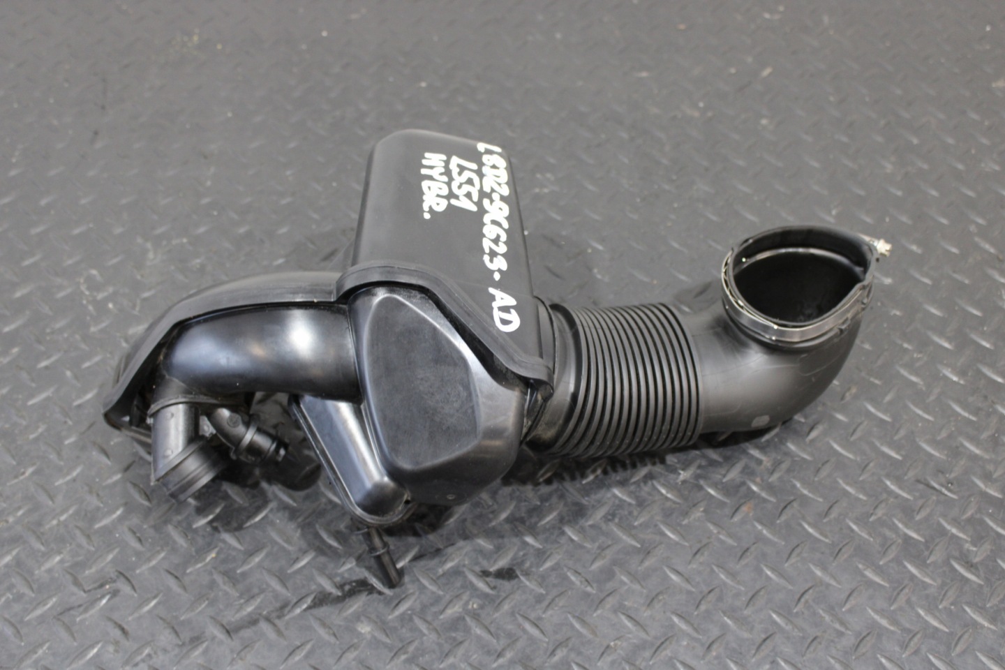 REZONATOR diffuser air LAND ROVER EVOQUE II 2 L551 L8D2-9C623-AD