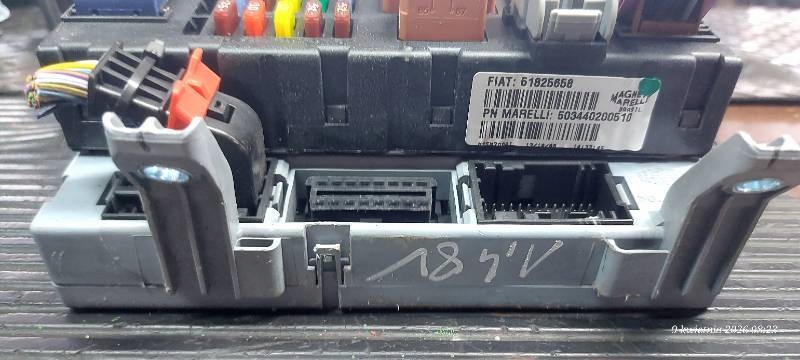 Module fusibles FIAT LINEA 51825658