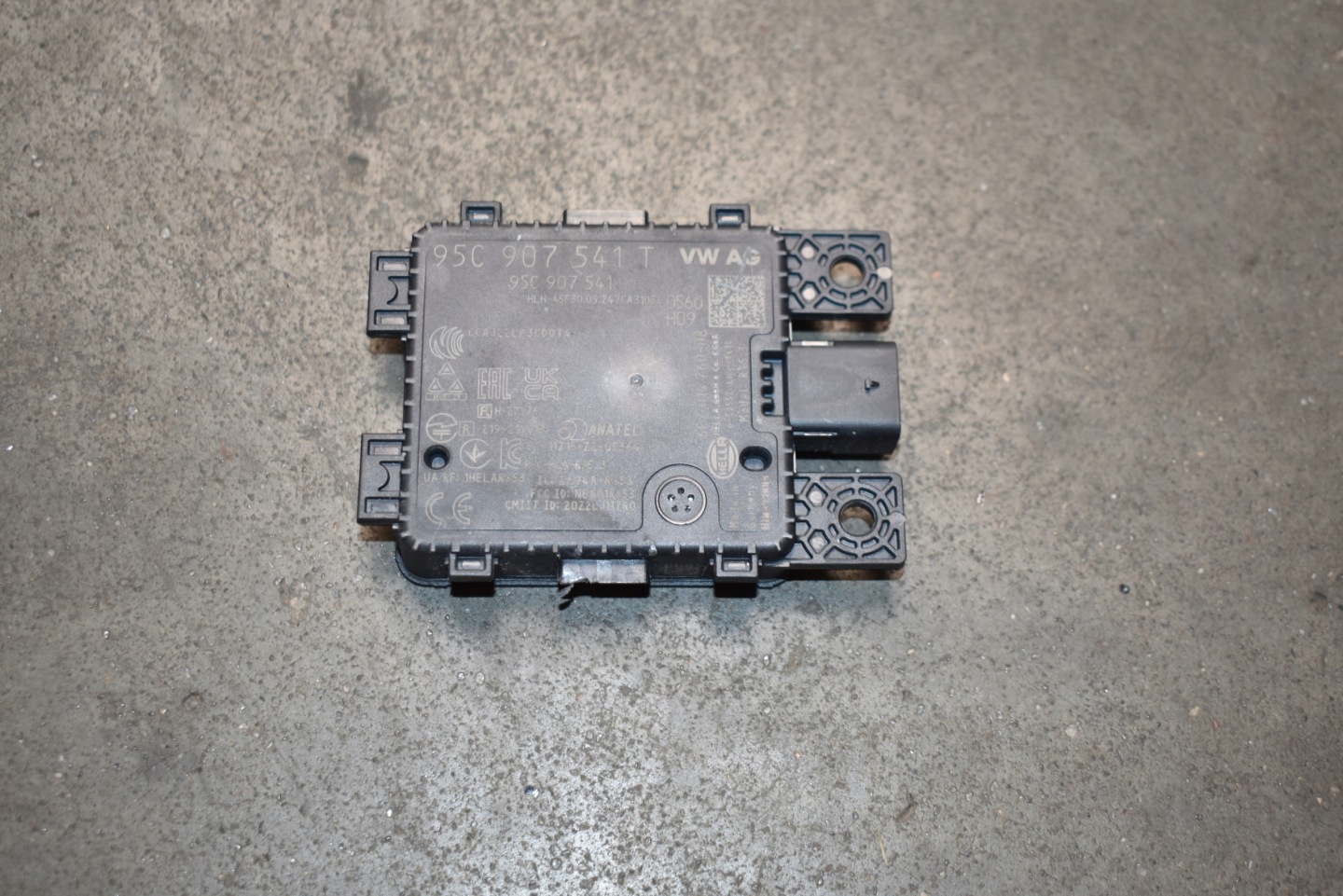 IDEALNY RADAR DISTRONIC ACC AUDI A5 B10 1