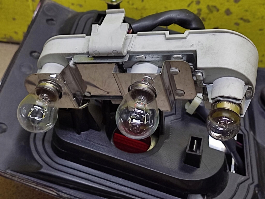 VOLVO V40 cap rear part 30887332
