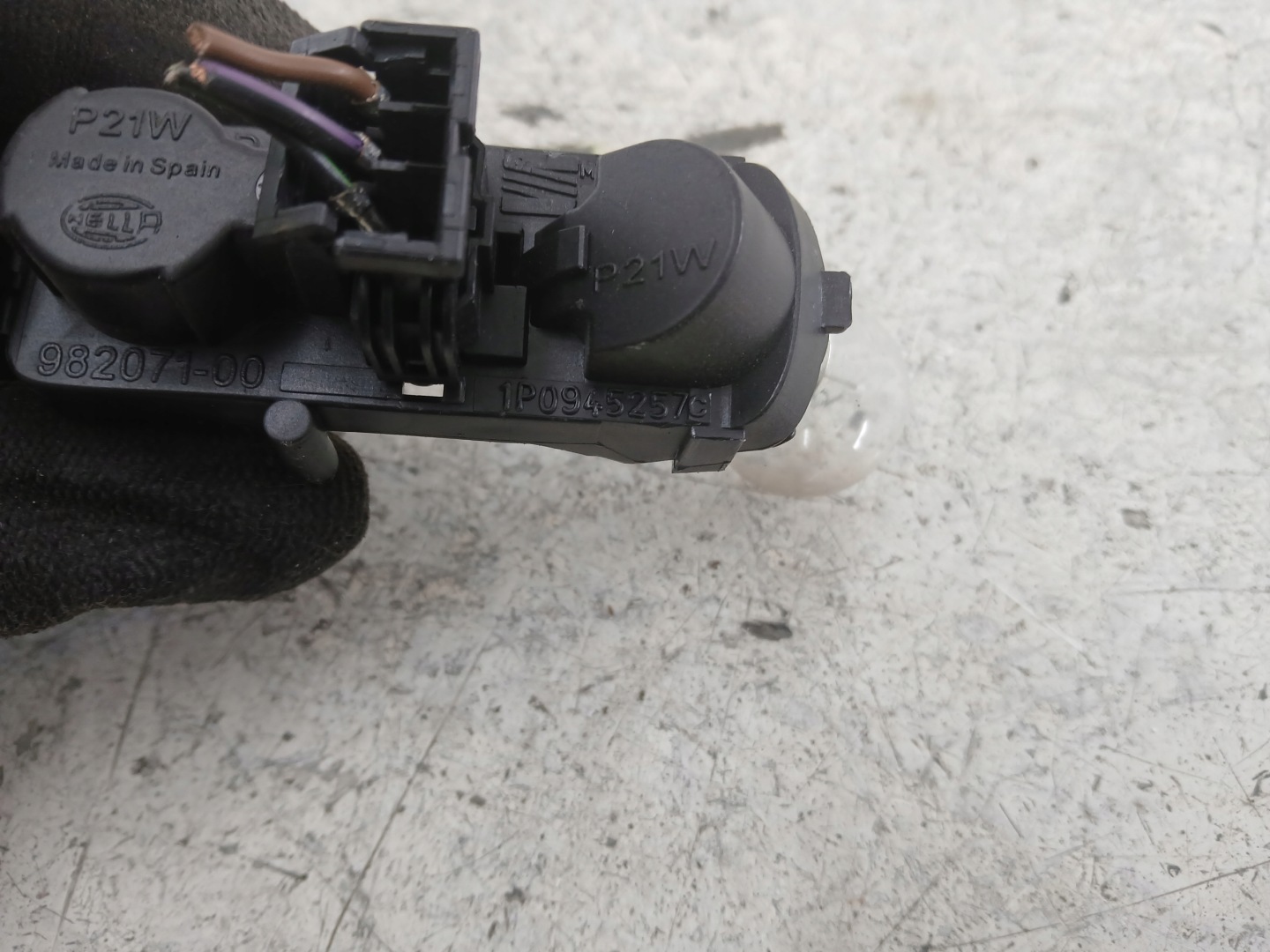 SEAT LEON II light housing left rear part 1P0945257C