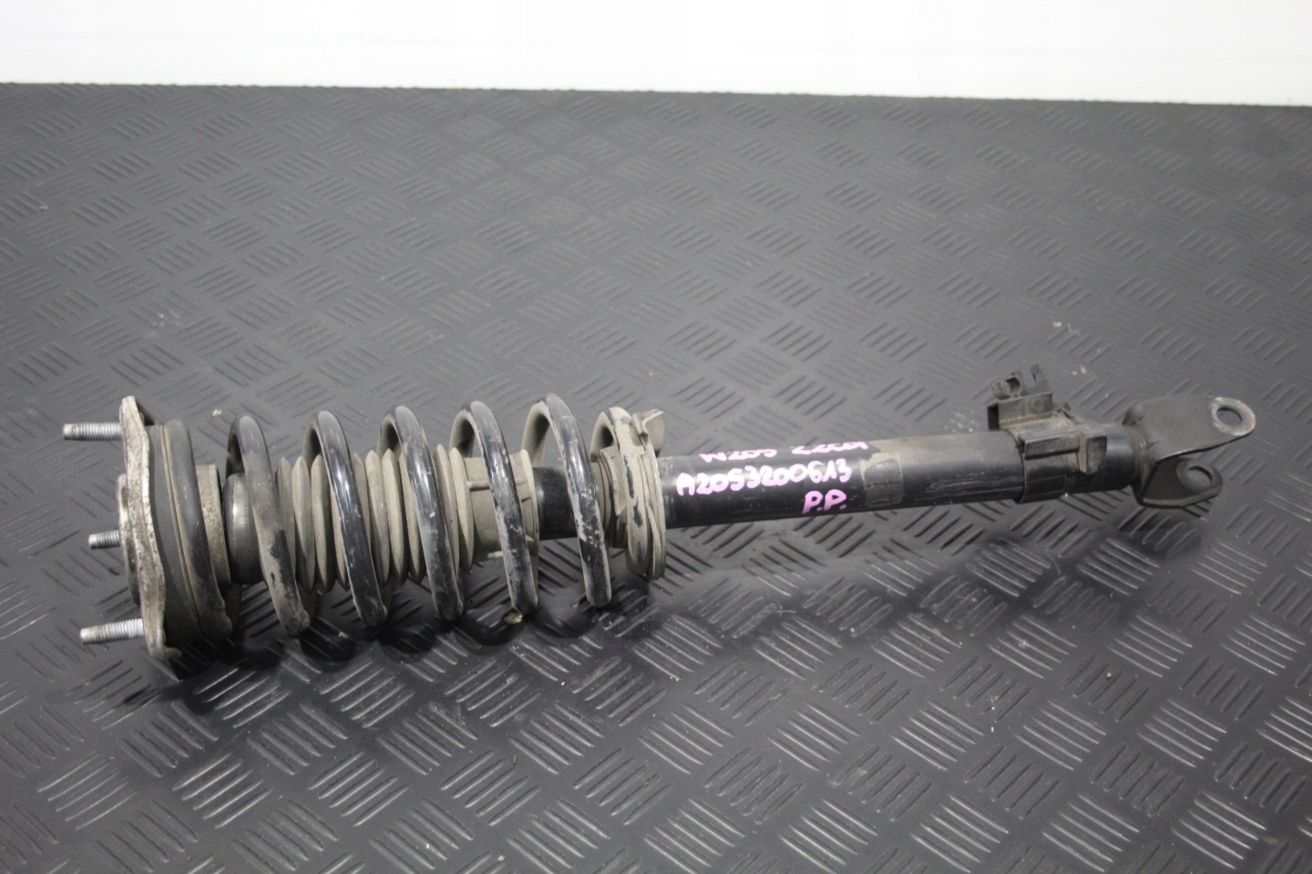 shock absorber right front C-KLASA W205 A2053200613