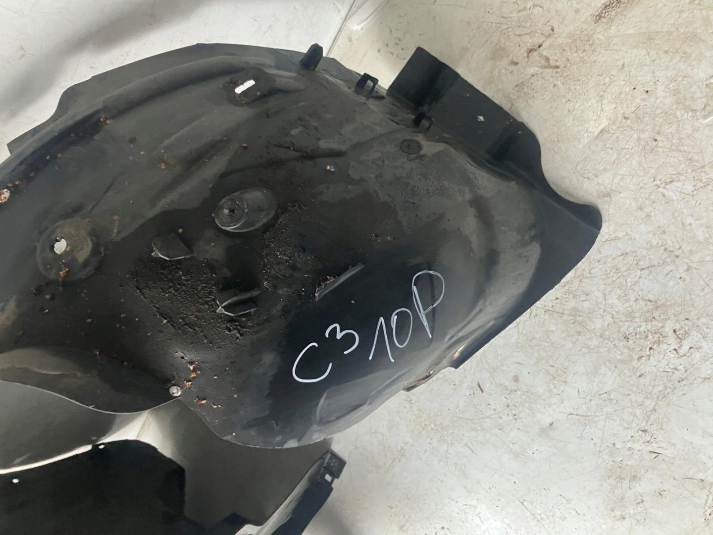 mudguard right front CITROEN C3 III #10 9811931180