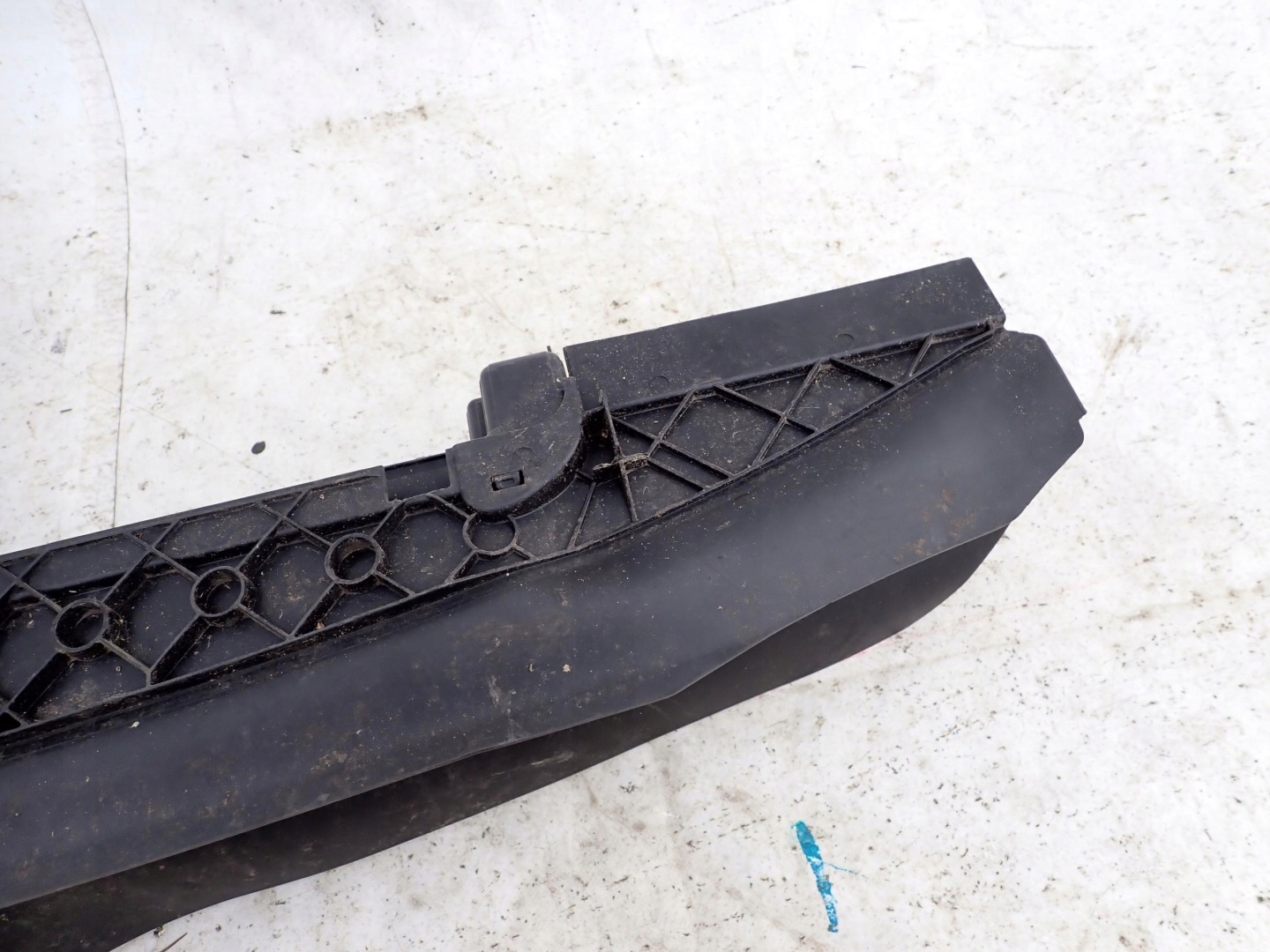 BMW X5 G05 18-> intake steering wheel, blinds air