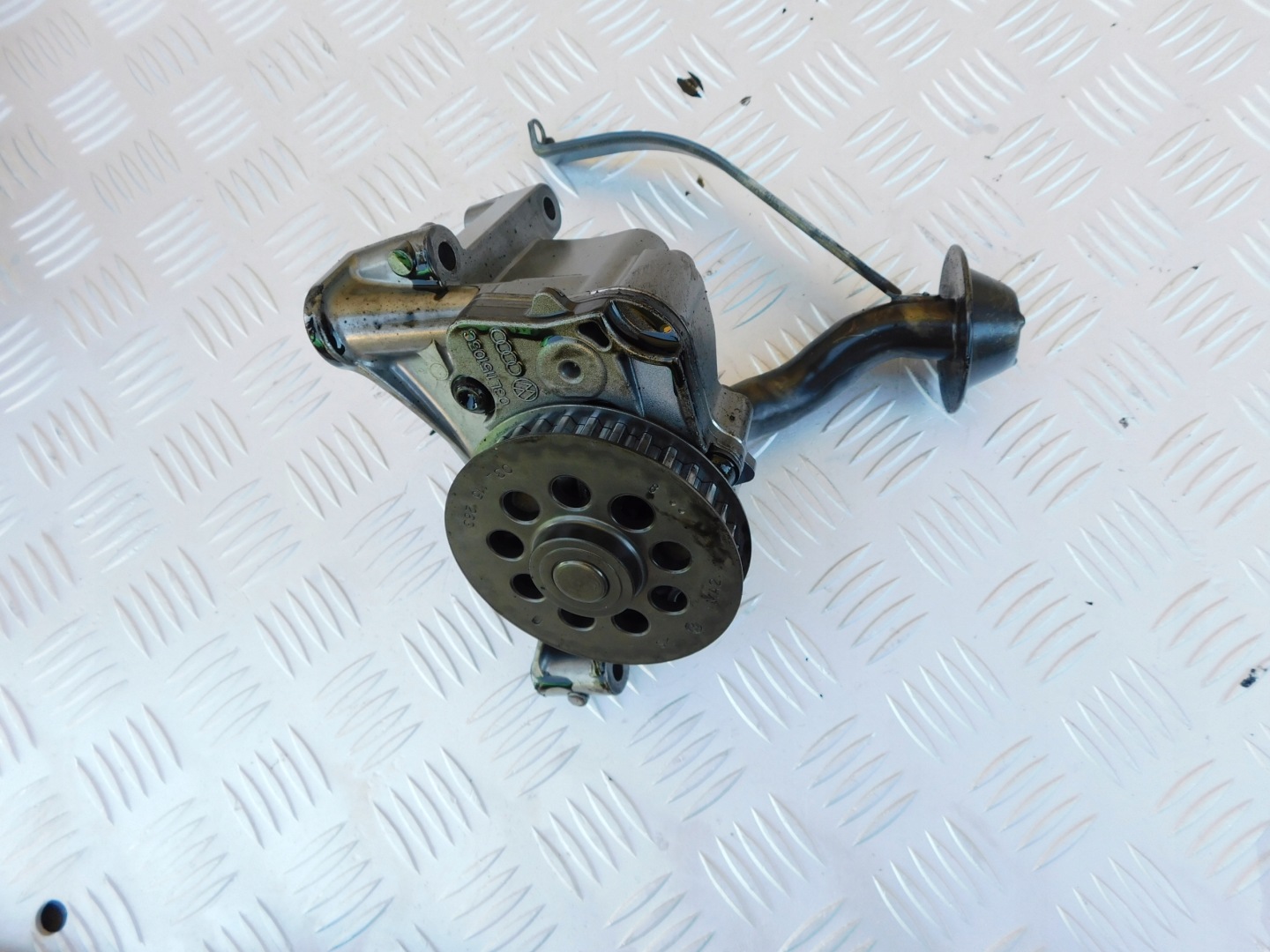 VW Crafter 2.0 Pompa olio Pompa dell’olio komplet 03L115105C