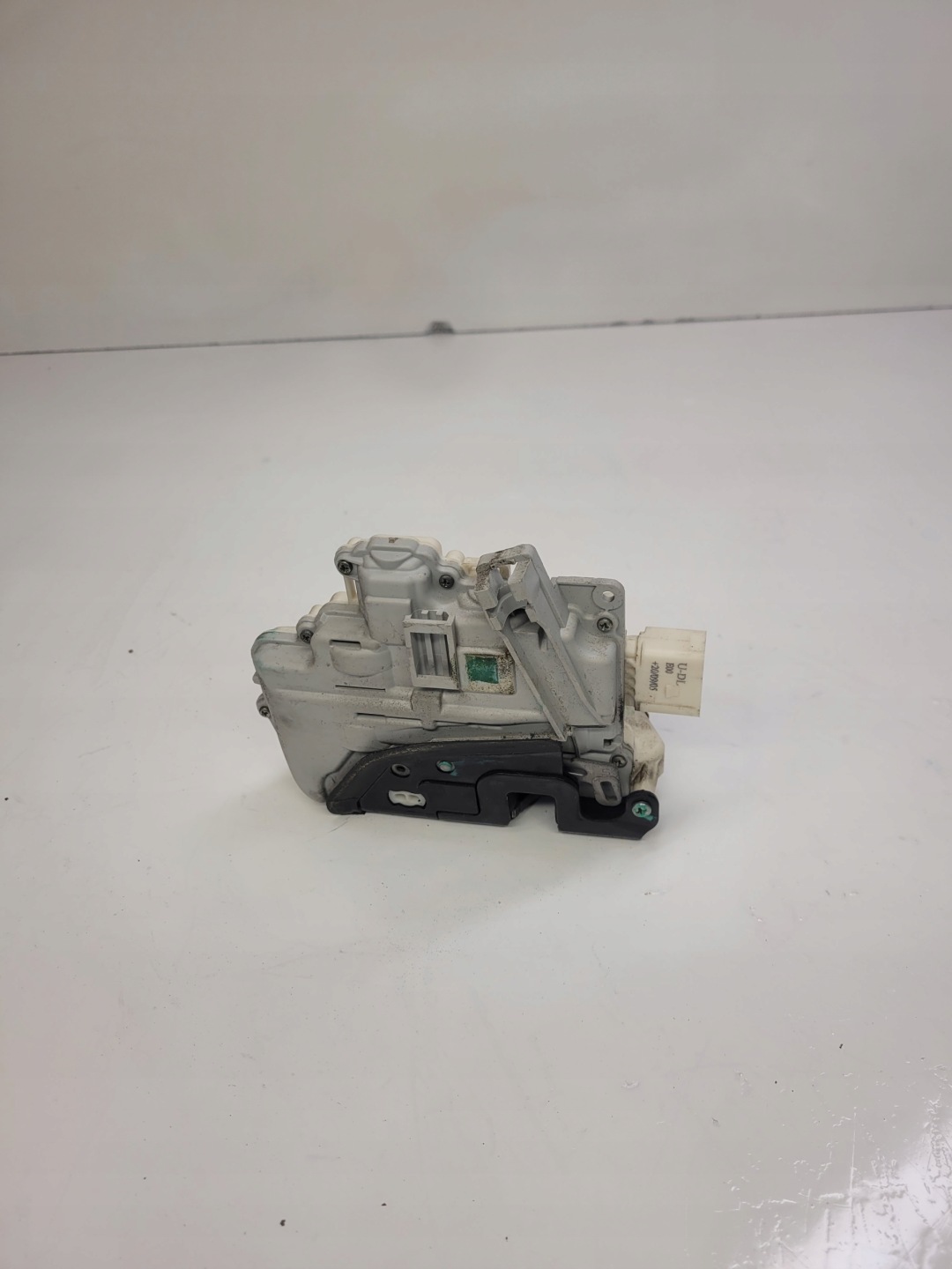 lock door left front AUDI A4 B6 B7 8E1837015AB