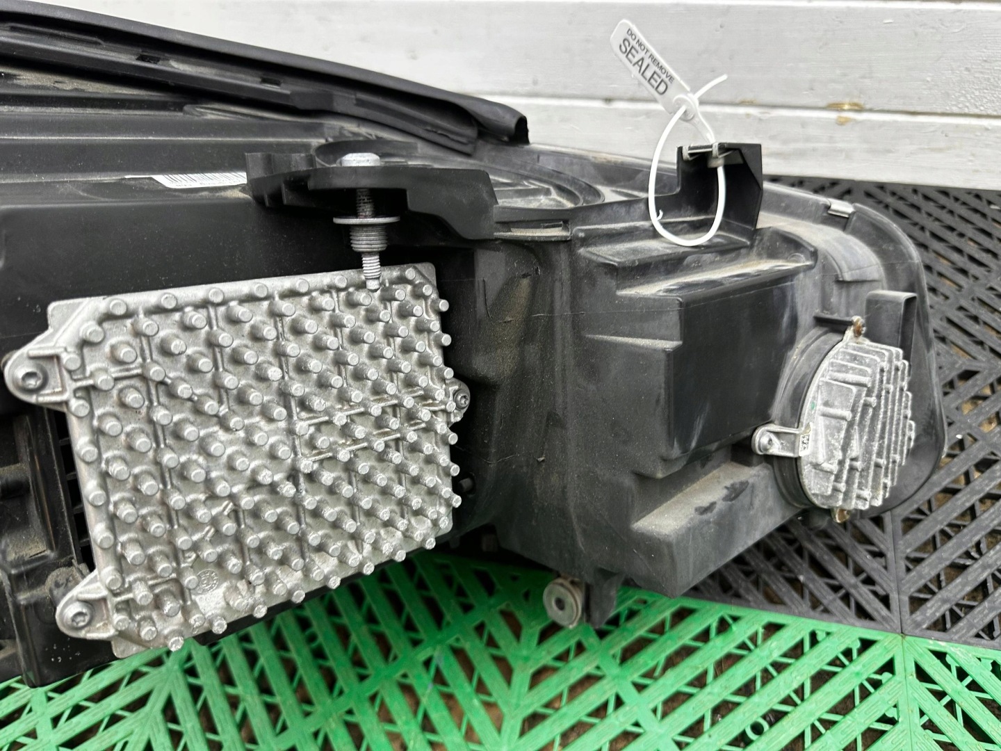 light front side left BMW 2 F45 7214905
