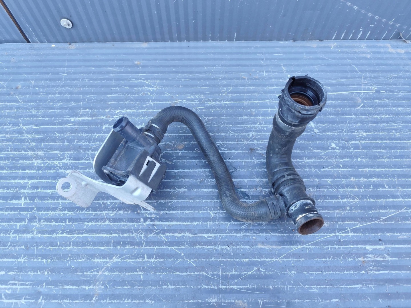 PORSCHE MACAN 95B LIFT water pump 06H121601M