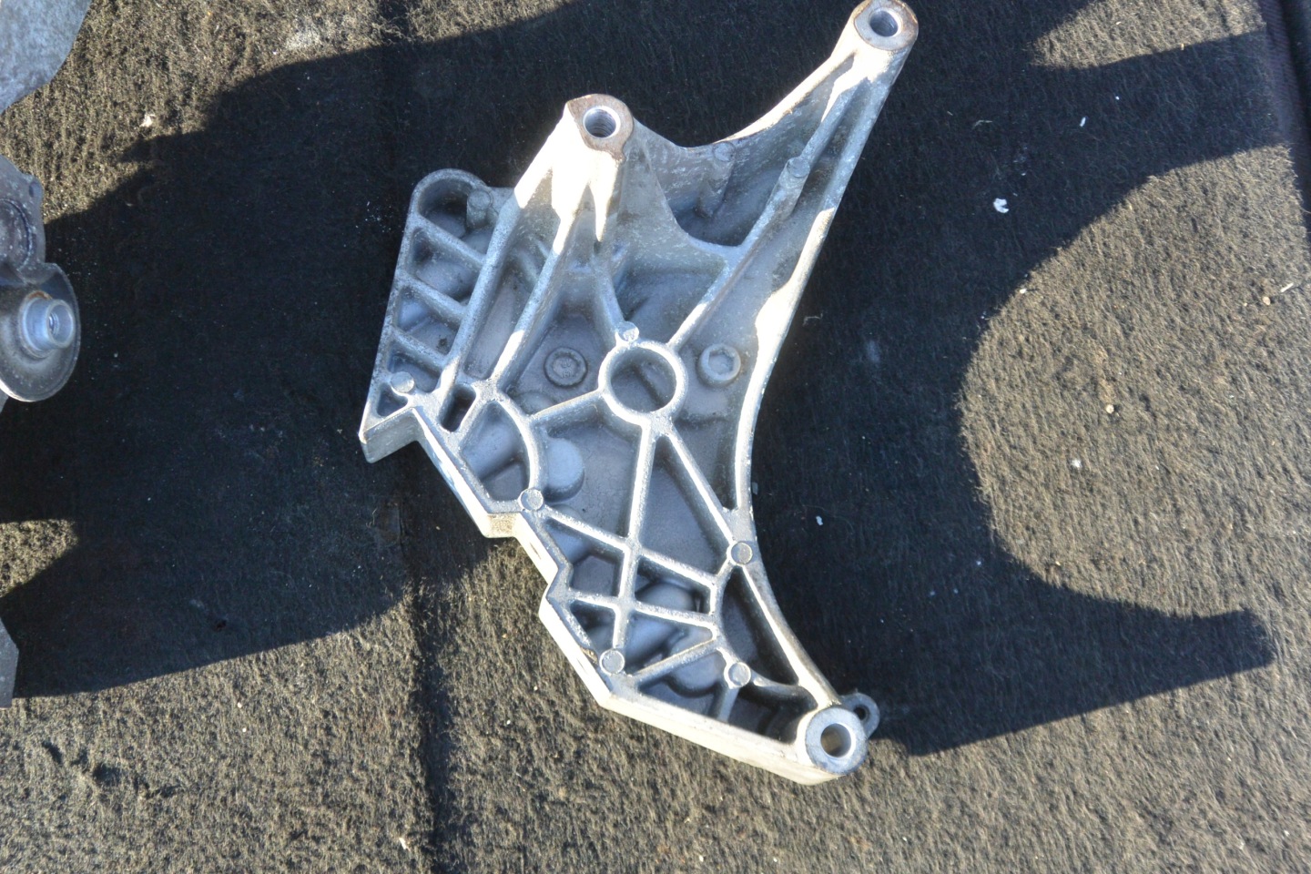 engine mount holder 2.0 TDI VW AUDI SEAT SKODA