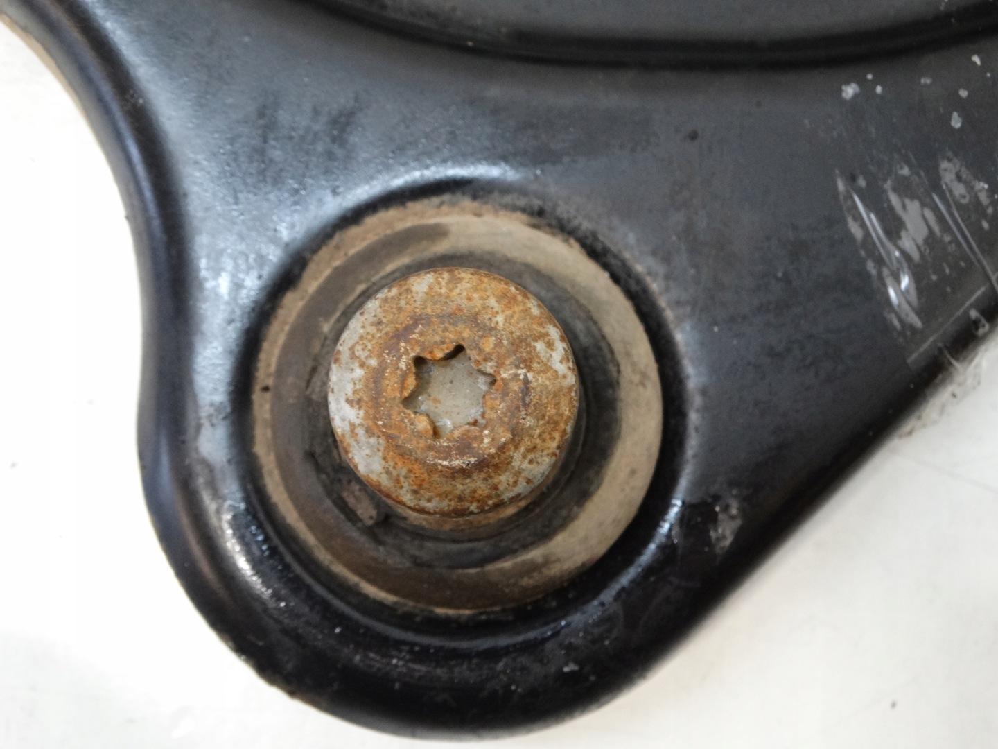 arm lower springing left front PEUGEOT 2008 208 129TYS.KM
