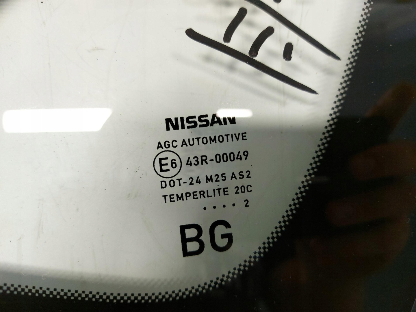 Nissan Qashqai J12 window bodywork right rear part