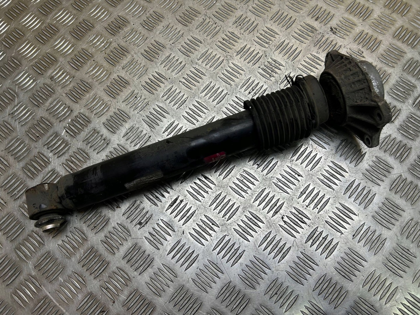 shock absorber rear BMW 5 F11 2011 6781682