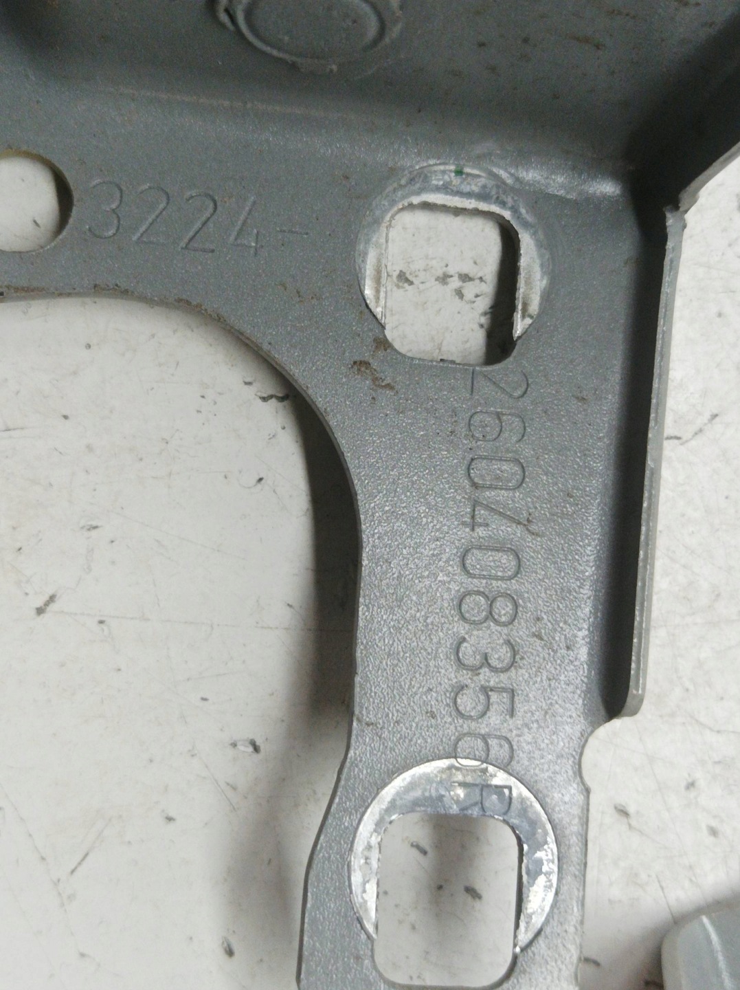 Poignées Support plaque Aile KOMPLET 625609619R Dacia Duster III (2024- )