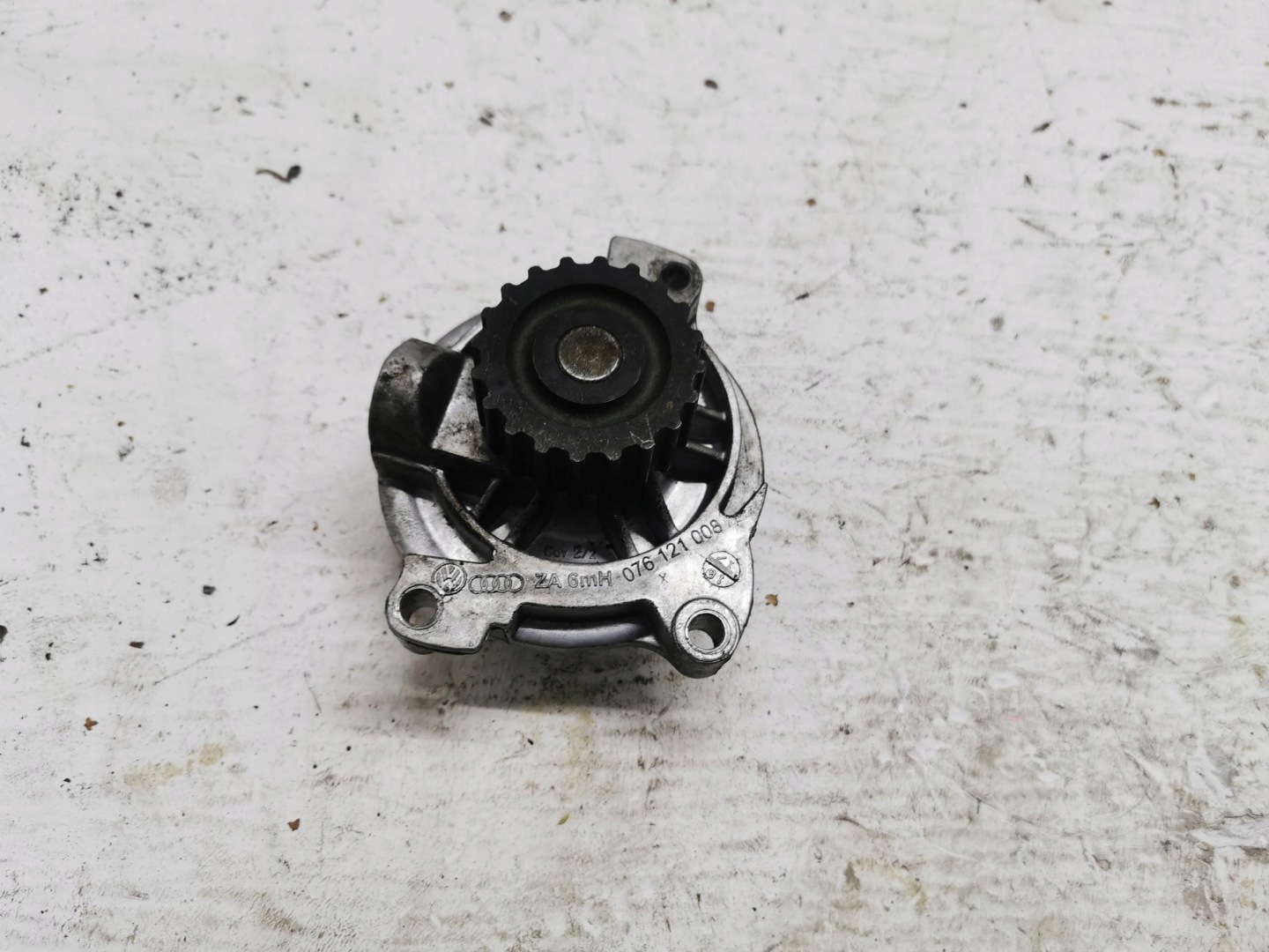 water pump VW CRAFTER 2.5 TDI 076121008 06-11