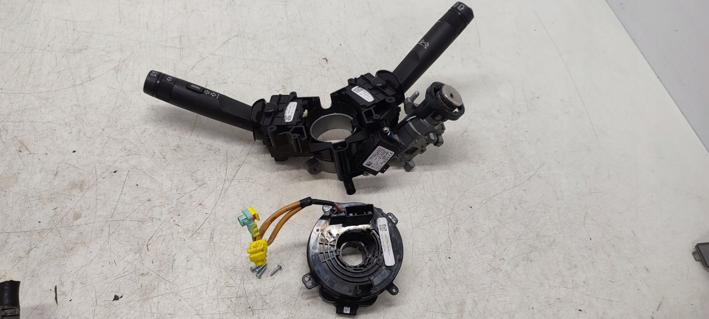 steering wheel levers and controls ring zwijak Opel Insignia A