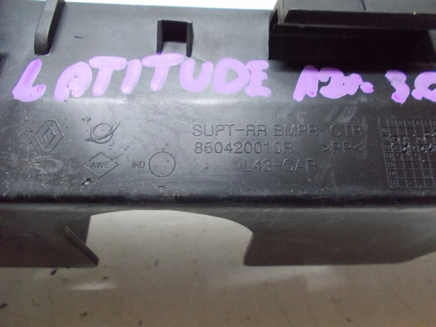 RENAULT LATITUDE 3.0 DCI 12R bumper bracket rear part 850420010R