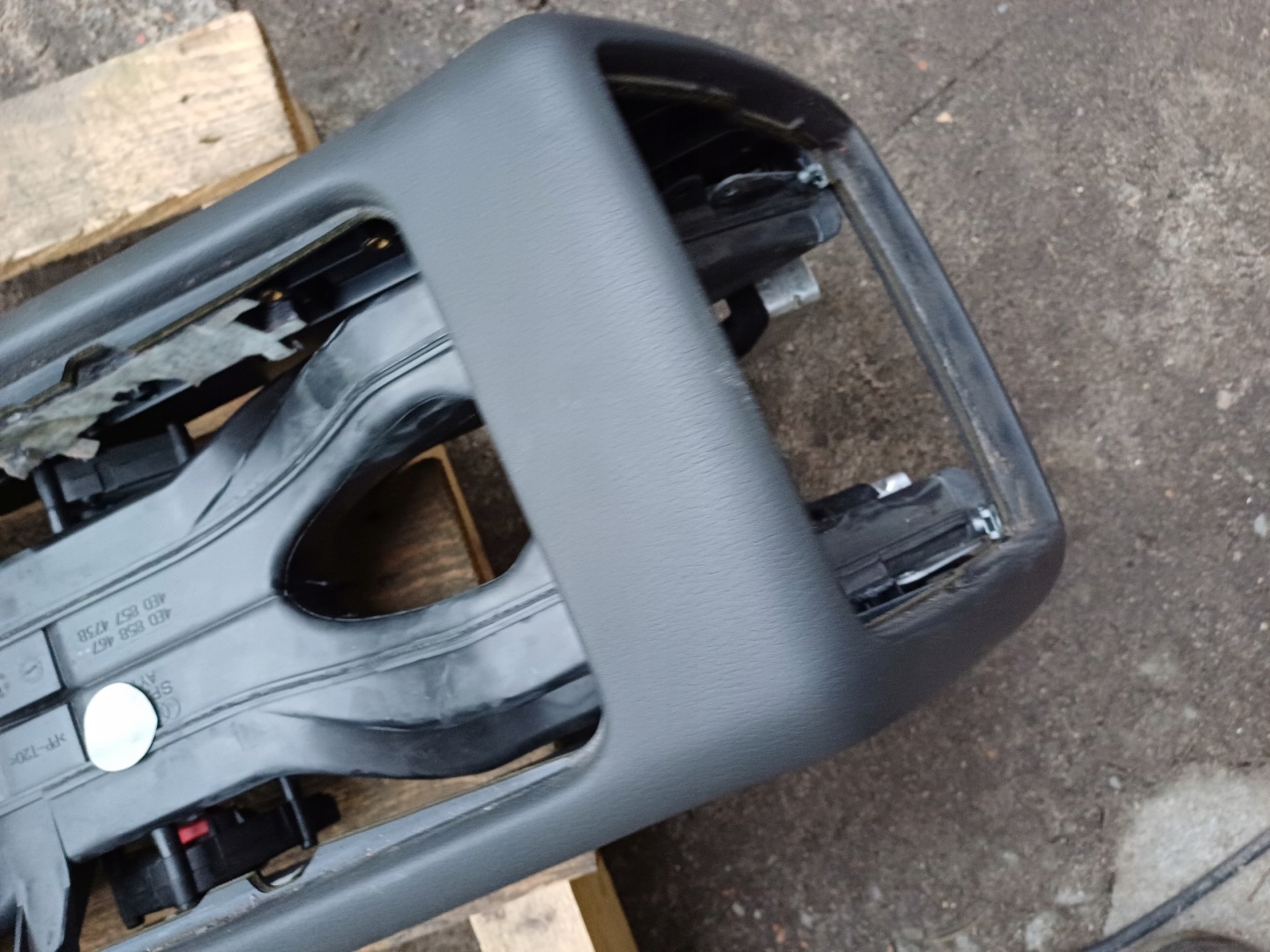 AUDI A8 D3 Handschuhfach mitte TUNEL