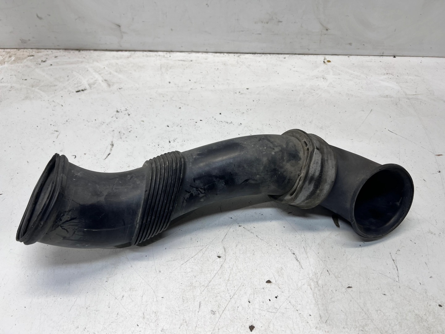trouba hadice intercoolera AUDI Q7 4L 4.2 TDI 7L6129609C