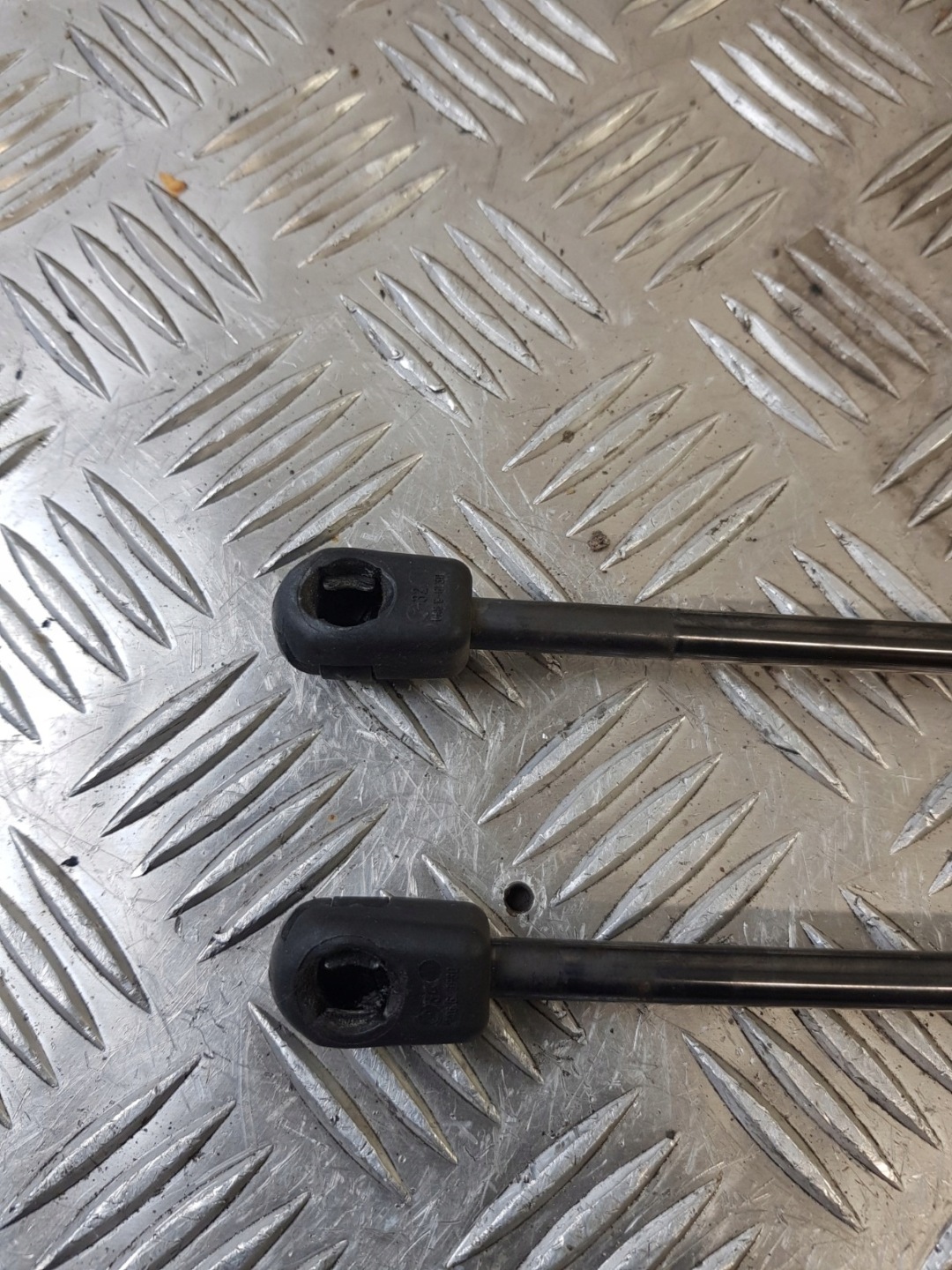 SILOWNIKI bonnet boot KOMPLET 2 SZTUKI OPEL MERIVA A