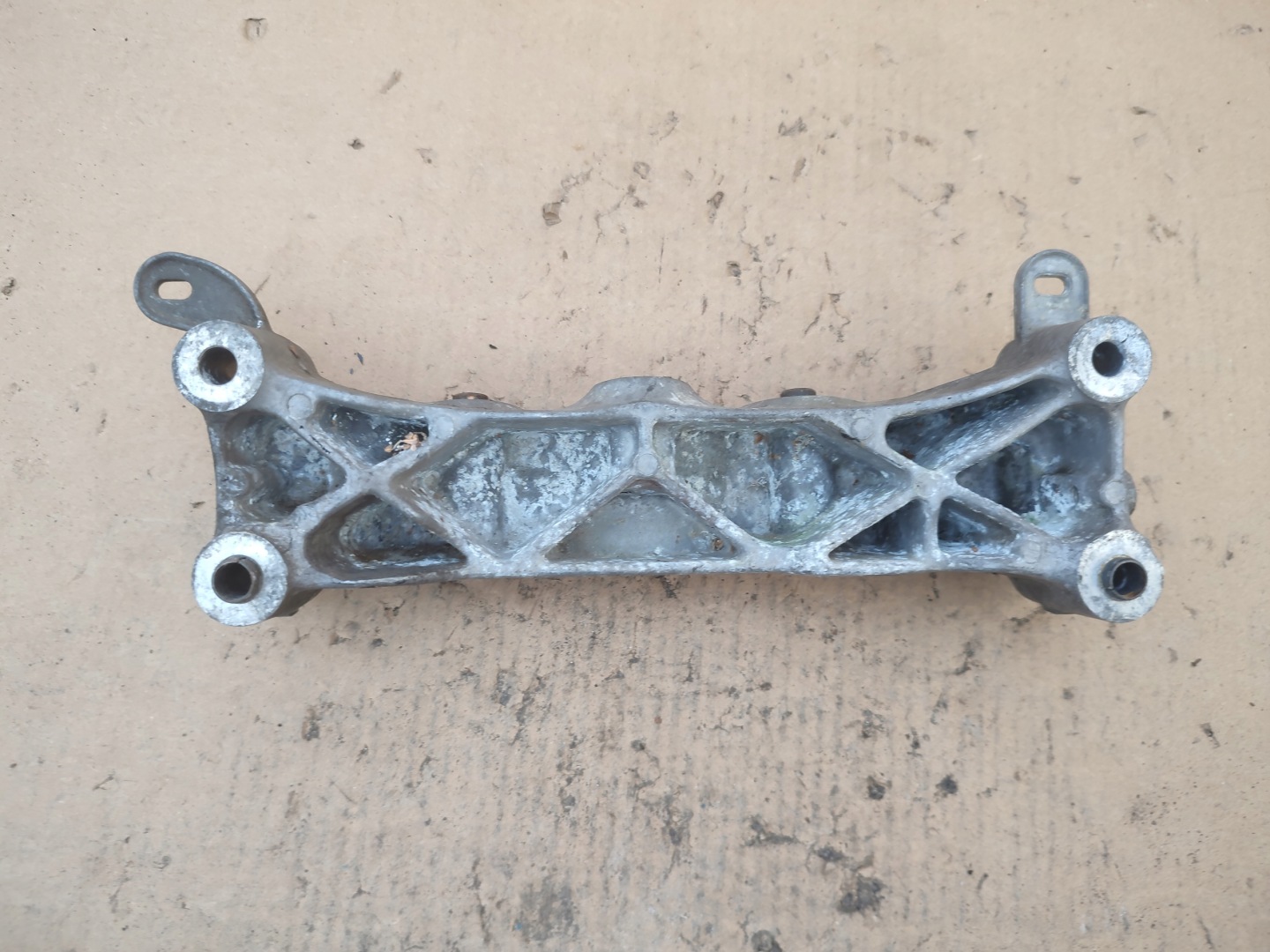 engine mount PEUGEOT CITROEN 1.6 THP 9682776880