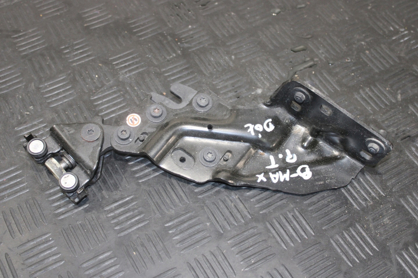 roll door right rear part lower FORD B-MAX AV11-R25100-AD