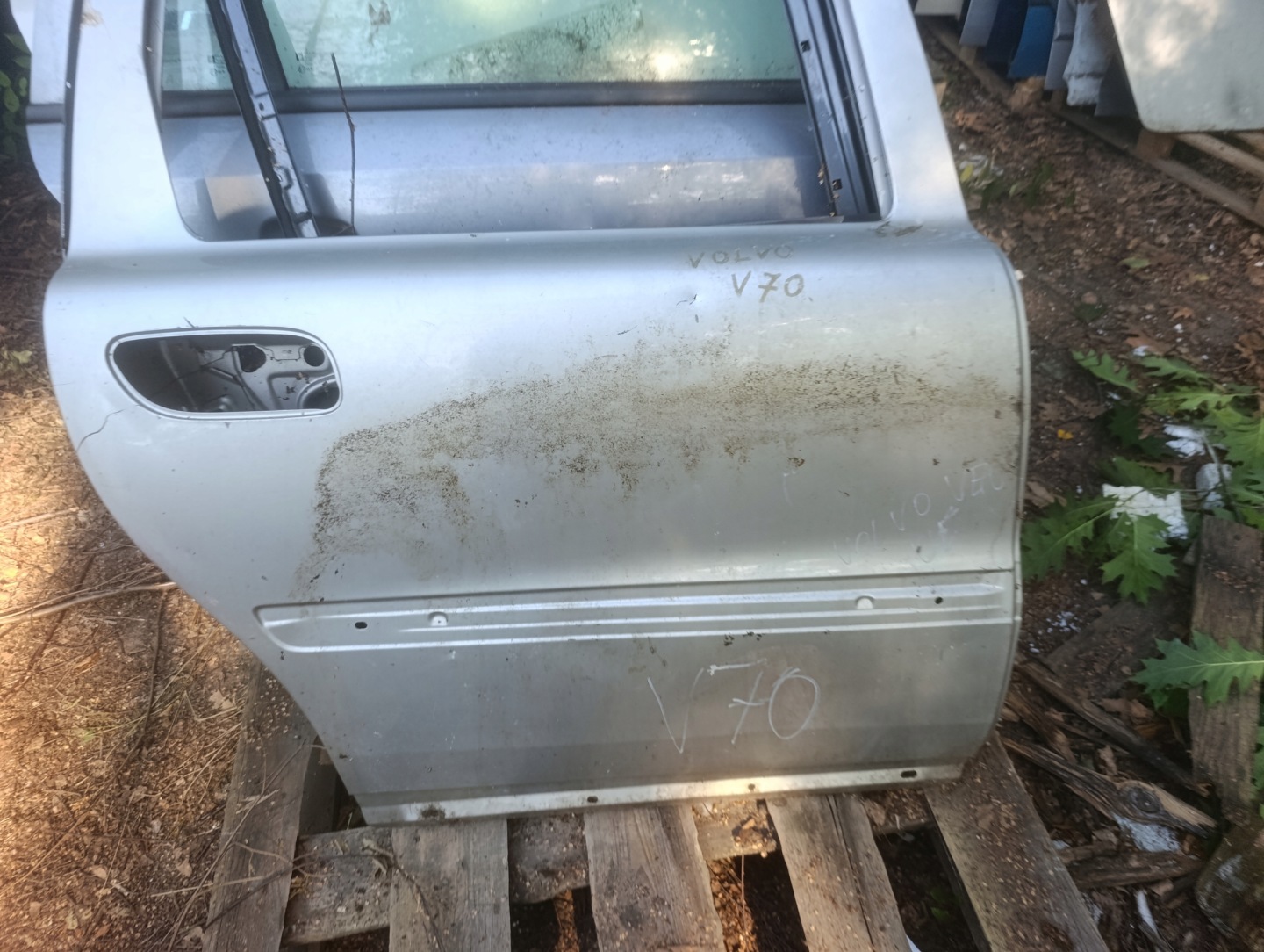 door right rear part right rear. VOLVO V70 silver