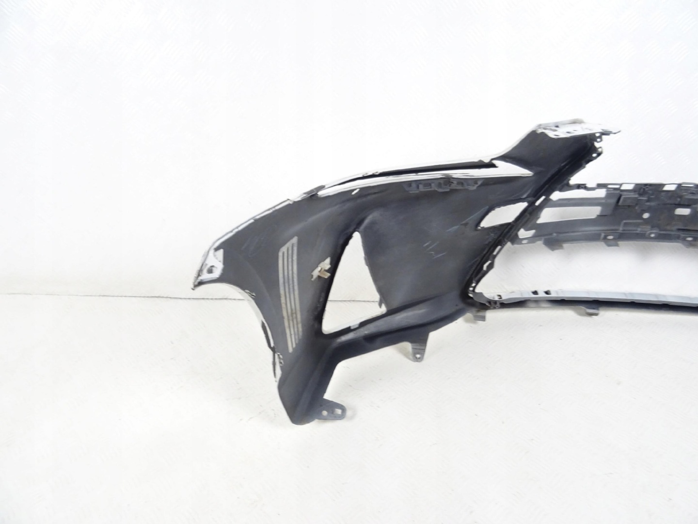 Lexus IS IS200T 300H 16- bumper front